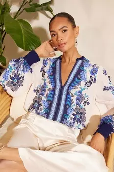 Виктория и Альберта | блузка с принтом и V-образным вырезом присборенными манжетами Love & Roses, синий