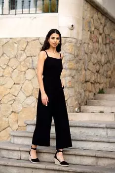 Вискозный комбинезон с завязками на спине и карманами Mela, черный