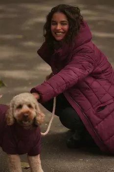 Водонепроницаемое стеганое пальто средней длины с капюшоном Next, бургундия