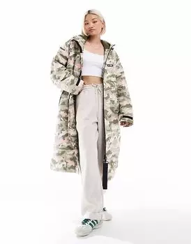 Водонепроницаемый плащ Superdry в розовом камуфляже