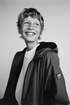 Водоотталкивающая прорезиненная куртка ZARA, серый