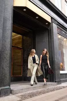 Водоотталкивающий тренч с поясом ZARA, кэмел