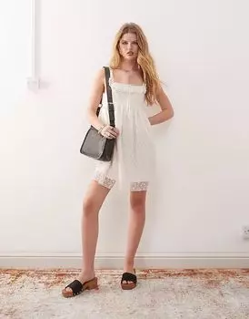 Восстановленное винтажное мини-платье бэби-долл с кружевными вставками белого цвета Reclaimed Vintage