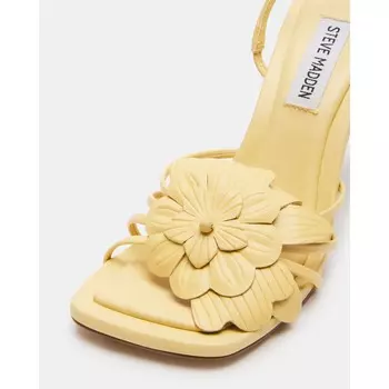 Возникла желтая кожа Steve Madden