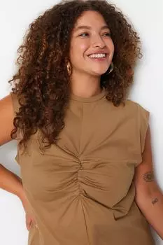 Вязаная блузка с круглым вырезом и сборками Trendyol, коричневый