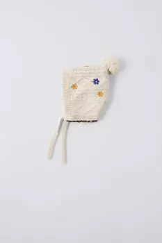 Вязаная шапочка с вышивкой ZARA, экрю