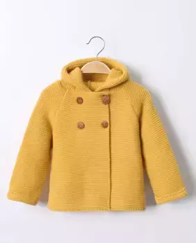 Вязаное пальто горчичного цвета с капюшоном для девочки Dadati