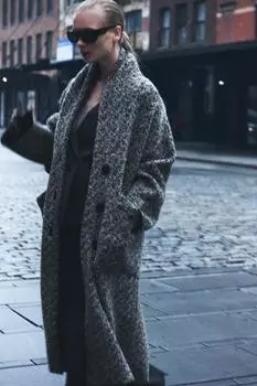 Вязаное пальто с воротником-запахом ZARA, экрю/черный