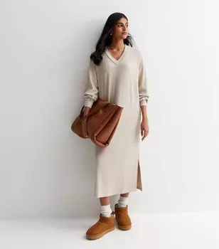 Вязаное платье миди в рубчик с V-образным вырезом New Look, кремовый