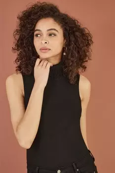 Вязаный джемпер без рукавов с высоким воротом Yumi, черный