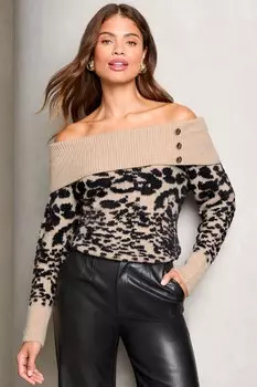 Вязаный джемпер с анималистичным принтом и вырезом бардо Lipsy, бежевый