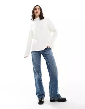 Вязаный джемпер с высоким воротом и боковыми разрезами белого цвета Pimkie