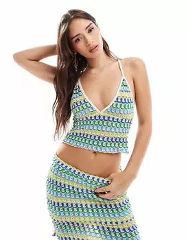 Вязаный крючком топ-комбинация в зелено-голубую полоску