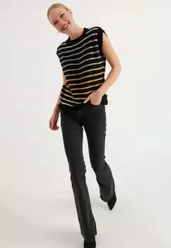 Вязаный полосатый свитер Herita, черный