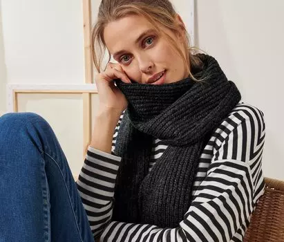 Вязаный шарф Tchibo, антрацит пестрый