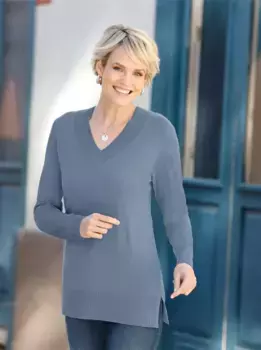 Вязаный свитер Classic Basics "V-пуловер", синий