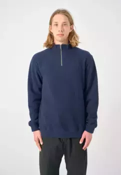 Вязаный свитер Cleptomanicx "Noitch" с проклеенным трикотажем внутри, синий