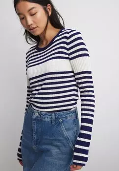Вязаный свитер GESTREIFTER NA-KD, цвет navy white