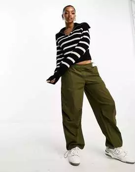 Вязаный свитер Monki с высоким воротником на молнии в черно-белую полоску