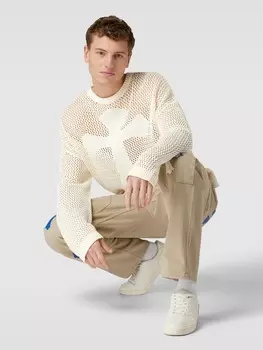 Вязаный свитер с деталью-лейблом Review, экрю