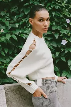 Вязаный свитер с детали в виде мяча ZARA, белый
