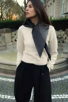 Вязаный свитер с контрастной отделкой ZARA, экрю