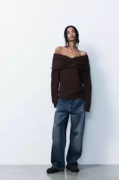 Вязаный свитер с открытыми плечами ZARA, коричневый