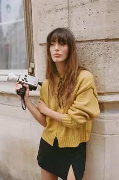 Вязаный свитер с видимыми швами ZARA, цвет mustard