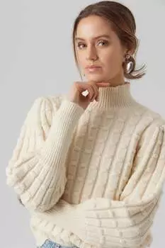Вязаный свитер с высоким воротником рукавами-буфами и косой вязкой Vero Moda, бежевый