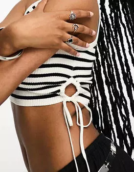 Вязаный топ Bershka в черно-бежевую полоску со сборками по бокам