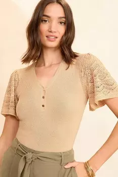 Вязаный топ с короткими рукавами и металлическим V образным вырезом Love & Roses, коричневый