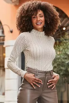 Вязаный топ с воротником стойкой Sosandar, бежевый