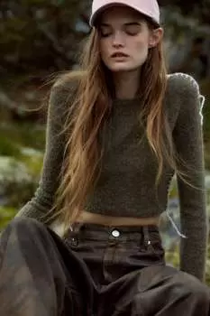 Вязаный укороченный топ с контрастной отстрочкой ZARA, хаки