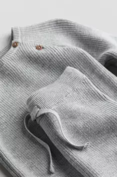 Вяжем свитер и брюки H&M, серый