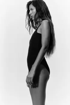 Всегда подходит к баку цельному Good American, черный