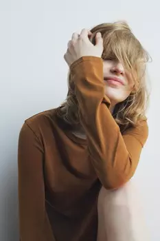 Выцветший топ с длинными рукавами ZARA, ириска