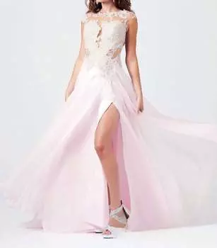 Выпускное платье с бисером, кружевными вырезами и высоким разрезом в цвете Ice Pink Mac Duggal