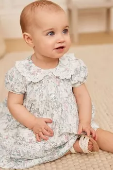 Выпускное платье с цветочным принтом и тканевые детские трусики Next, белый