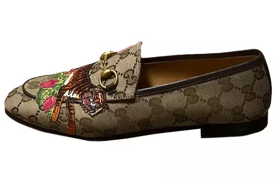 Вышитые туфли-лоферы с круглым носком бежевого цвета для женщин Gucci