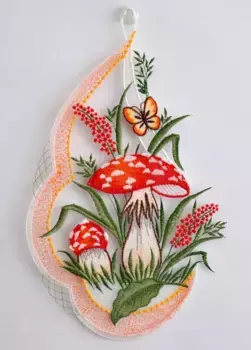 Вышивка плауэнской картины на окне "Грибы", с вышивкой настоящим плауэнским кружевом Stickereien Plauen 20х30 см, красный