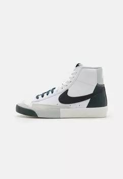 Высокие кеды Blazer Mid 77 Se Unisex Nike, цвет white/black/deep jungle/light silver/sail/black