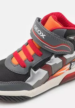 Высокие кеды INEK BOY LIGHT UP Geox, серый
