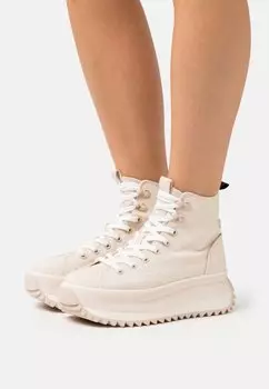 Высокие кроссовки Tamaris