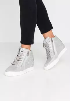 Высокие кроссовки XTI