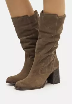 Высокие сапоги mtng, Мышь