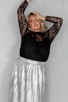 Высокий ворот с кружевной отделкой топ Lovedrobe, черный