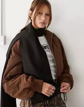 Weekday – Высококачественный шерстяной шарф коричневого цвета с узором «елочка»