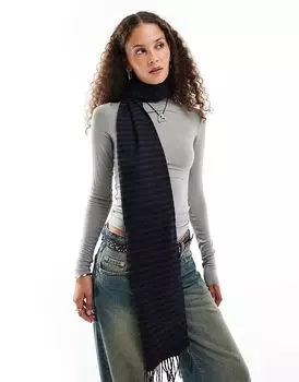 Weekday – Высококачественный шерстяной шарф в черную клетку