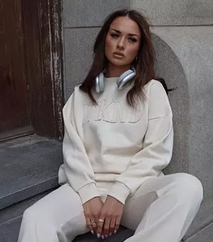 WKNDGIRL Большой свитшот с аппликацией из камня и логотипом WKNDGIRL, светло-серый