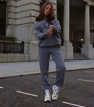 WKNDGIRL Темно-серый объемный худи с логотипом WKNDGIRL, темно-серый